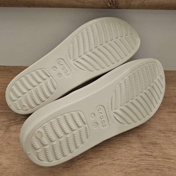 CROCS Women's Cream Mules In BONE  SZ 10 - Picture 5 of 5